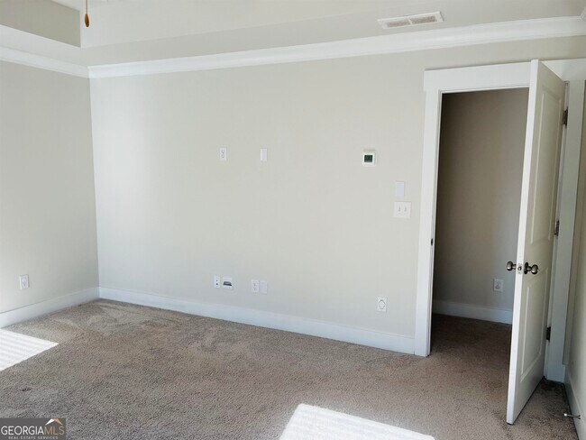 Building Photo - 371 Crestbrook Ln