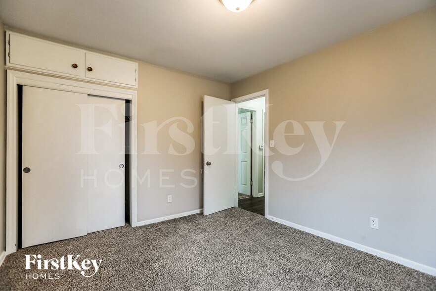 Building Photo - 10508 East 33rd Terrace S