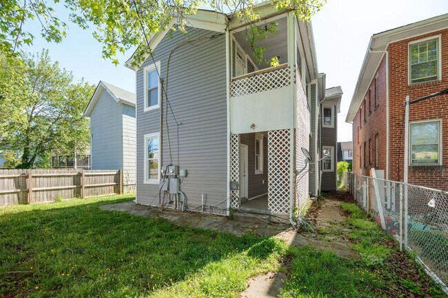 Building Photo - 2902 Barton Ave