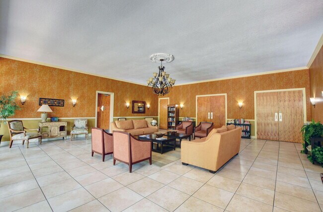 Building Photo - 702 Lori Dr