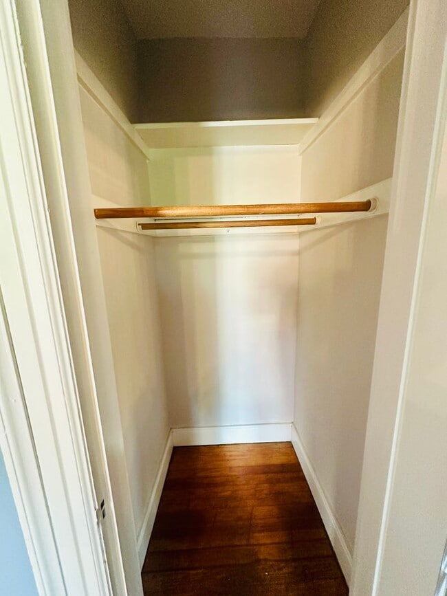 Building Photo - Charming 3bdrm/1.5bth Home Conveniently Located in Richmond's Carytown Area w/Private Balcony!!