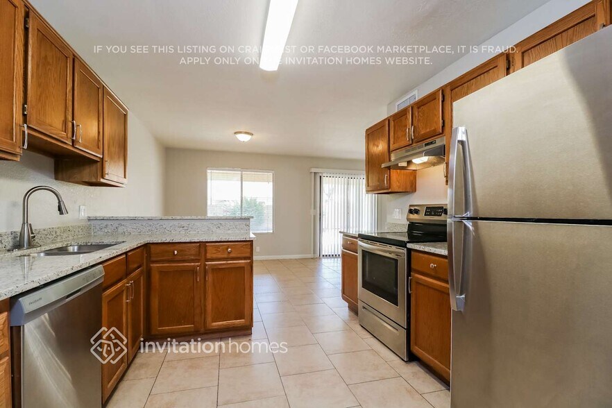 Building Photo - 10032 N 66th Dr