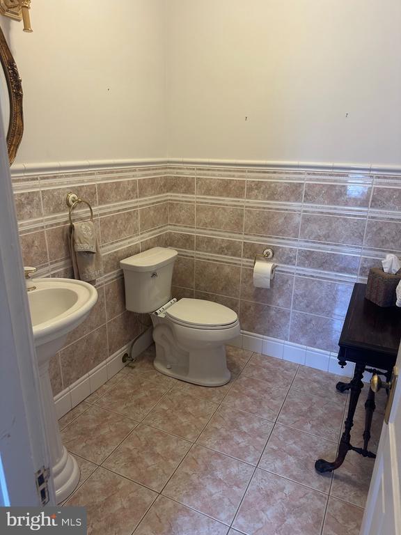 Building Photo - 16451 Elmwood Farm Rd