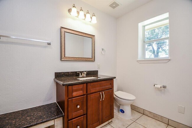 Building Photo - 9806 Larston St