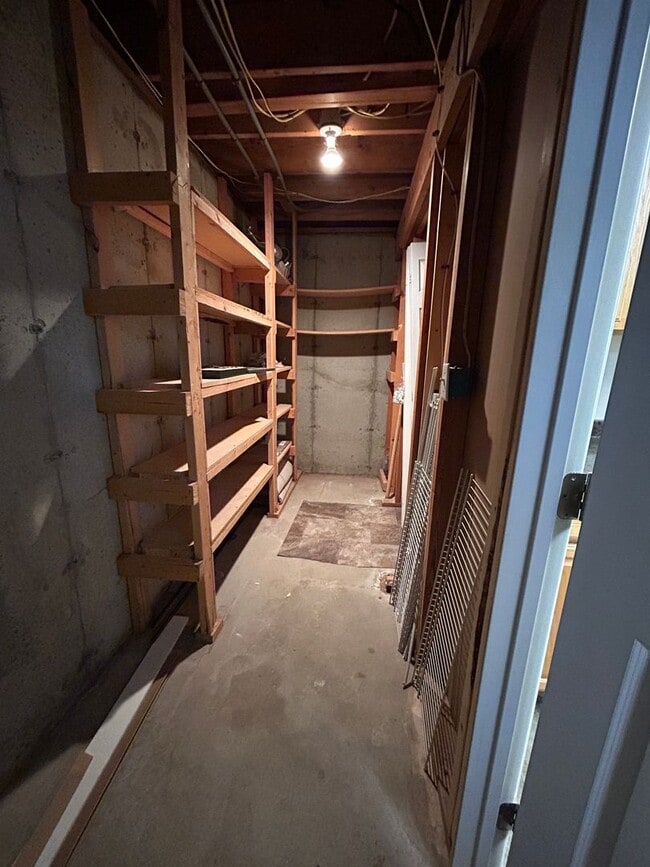 Building Photo - Spacious 5-Bedroom Family Haven with Moder...