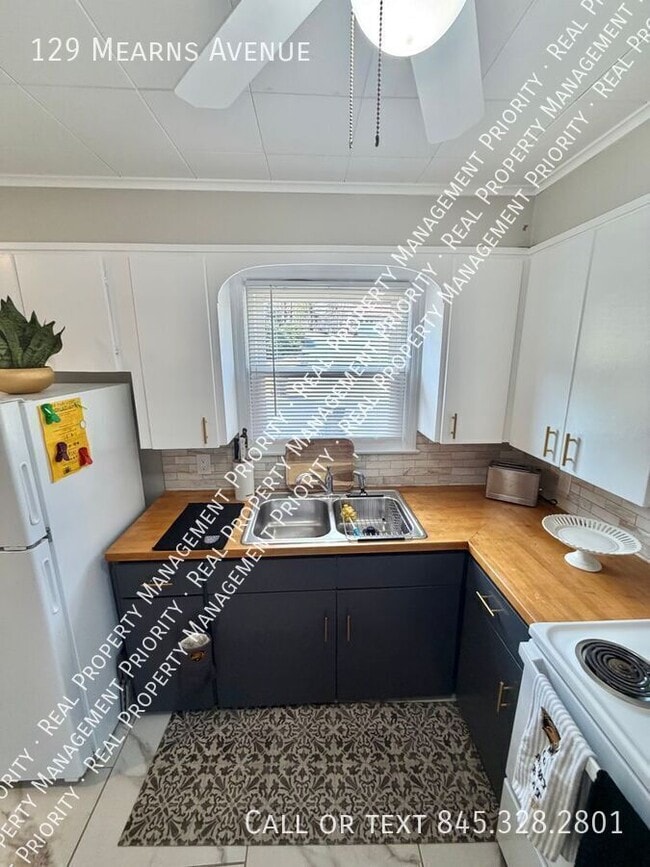 Building Photo - 129 Mearns Ave