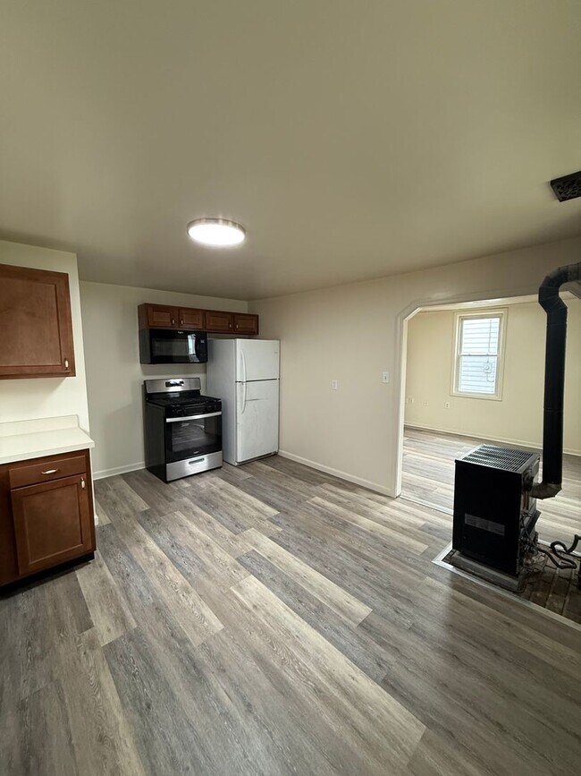 Building Photo - 133 E Commerce St