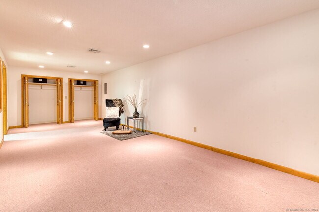 Building Photo - 592 Mountain Rd