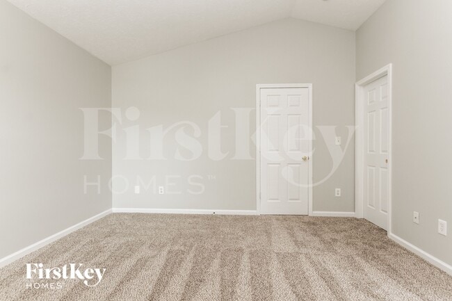 Building Photo - 10431 Wintergreen Way