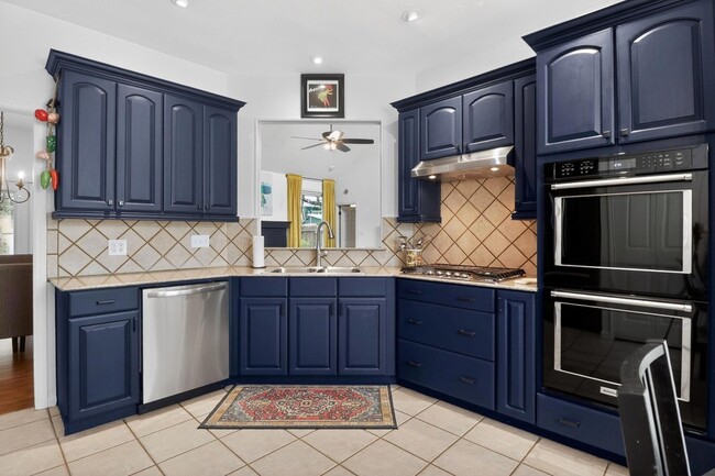 Building Photo - 1607 Gracy Farms Ln