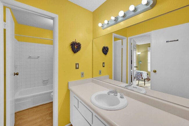 Building Photo - PARTIALLY FURNISHED 3 BEDROOM TOWNHOME NEAR CHINATOWN & STRIP