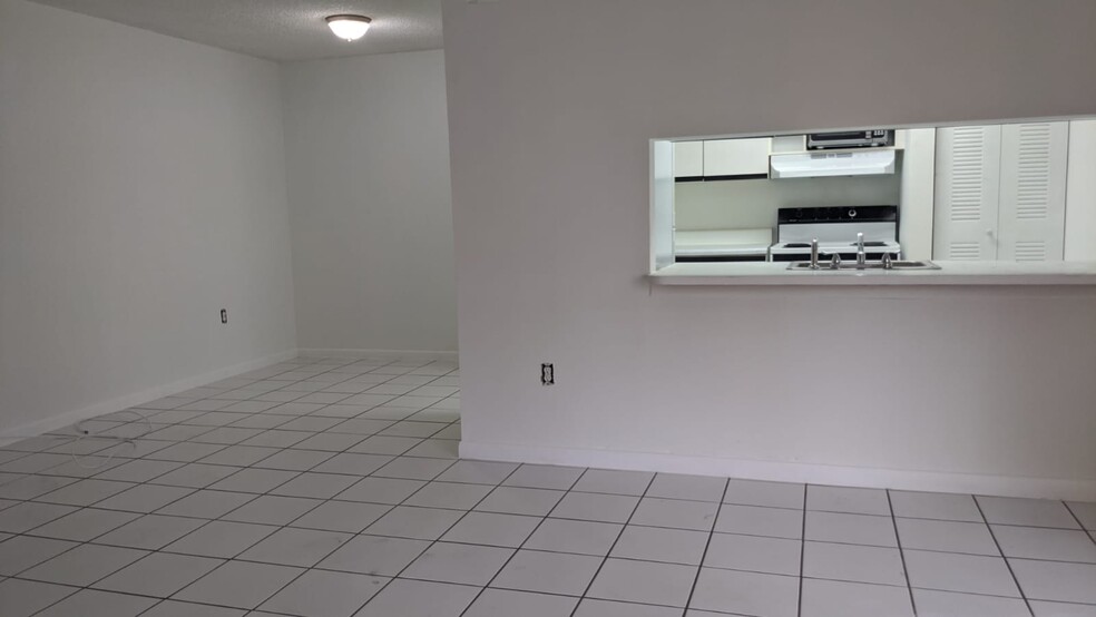 Living/Dining - 15635 SW 74th Cir Dr