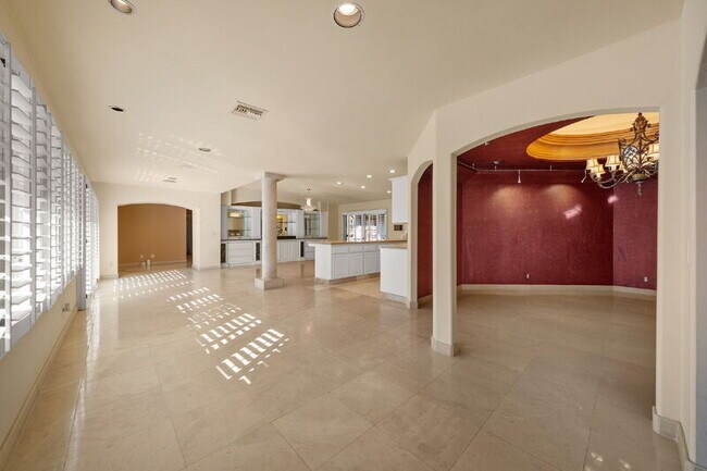 Building Photo - 18714 Bernardo Trails Dr