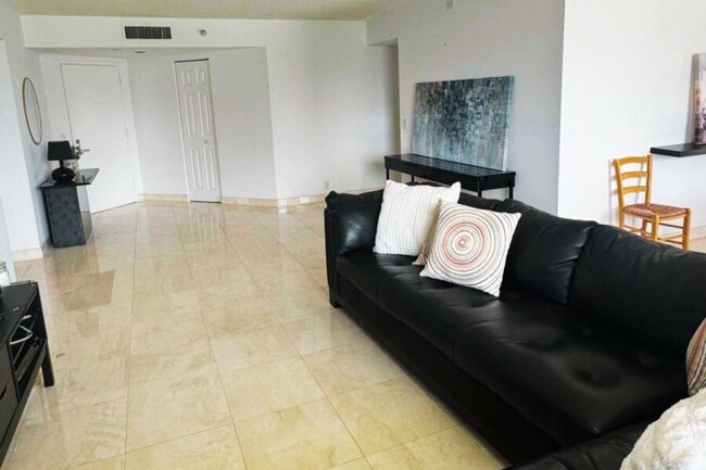 Building Photo - 3 bedroom in Aventura FL 33141