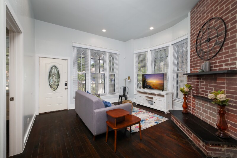 Primary Photo - 118 Delaware St