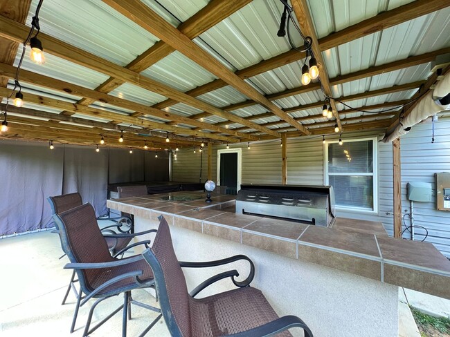Building Photo - 3 bedroom home w/ privately fenced yard + hot tub.