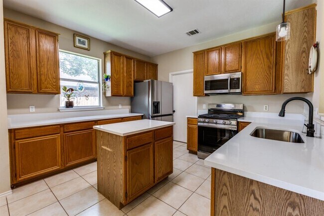 Building Photo - 6614 Bramber Ln