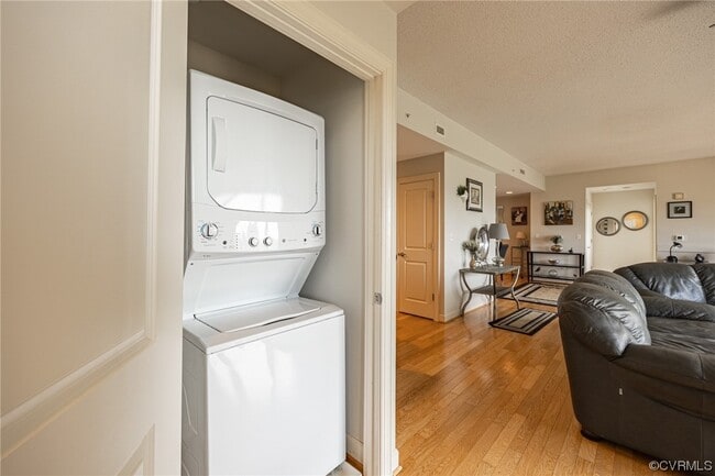 Building Photo - 1101 Haxall Point