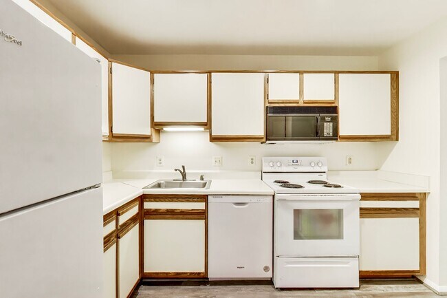Building Photo - Ground Level Condo in Gaithersburg - 1 bed, 1 bath