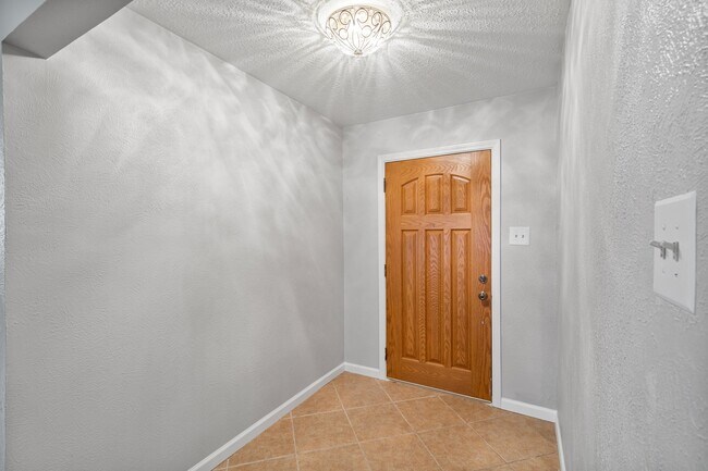 Building Photo - 3318 Golden Willow Dr