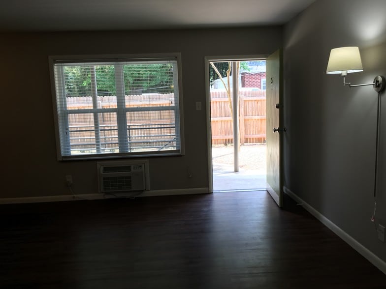 Building Photo - 2223 Laurel Ave