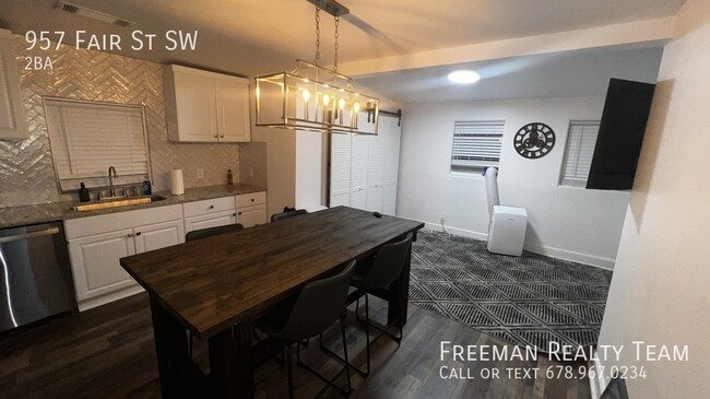 Building Photo - Newly Renovated Shared Student House Near ...