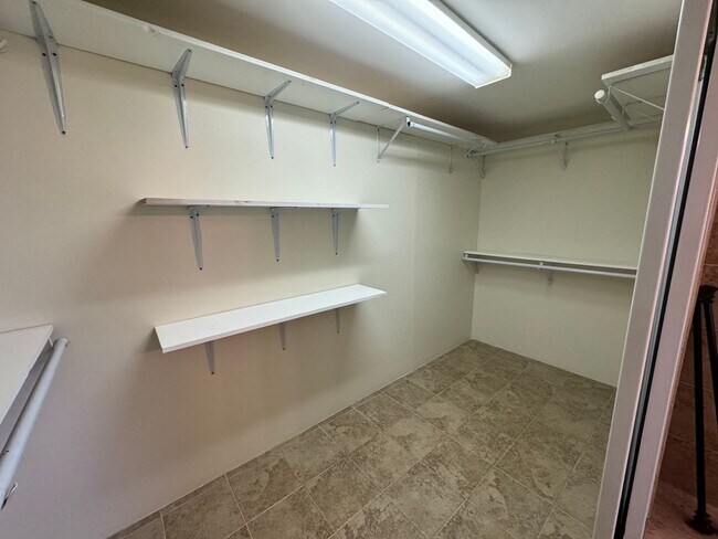 Building Photo - Remodeled 3/2 in the Heart of Gainesville!