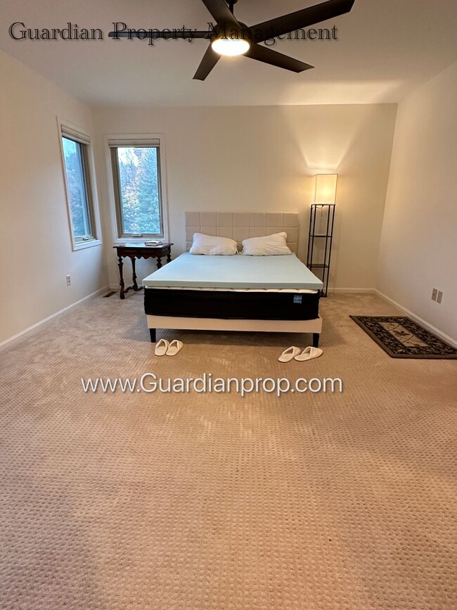 Building Photo - Well Maintained Prior Lake SFH, Large Deck, Fireplace, 2 Car Attached Garage