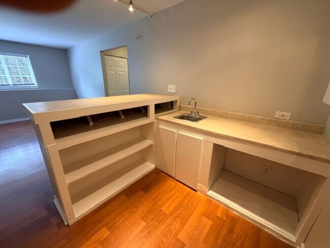 Building Photo - Beautiful and cozy home with 3 bedrooms and 2 full bathrooms and finished basement