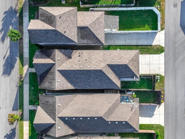 Building Photo - 2437 Duxbury Dr