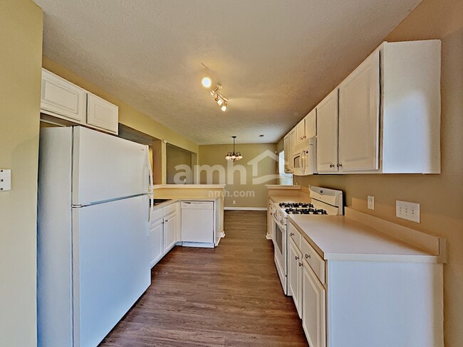 Building Photo - 2901 Summer Hollow Ct