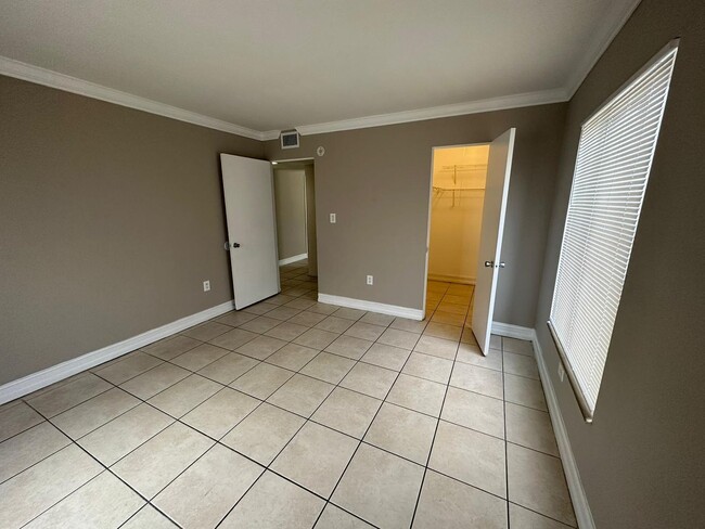 Building Photo - 1830 Maravilla Ave