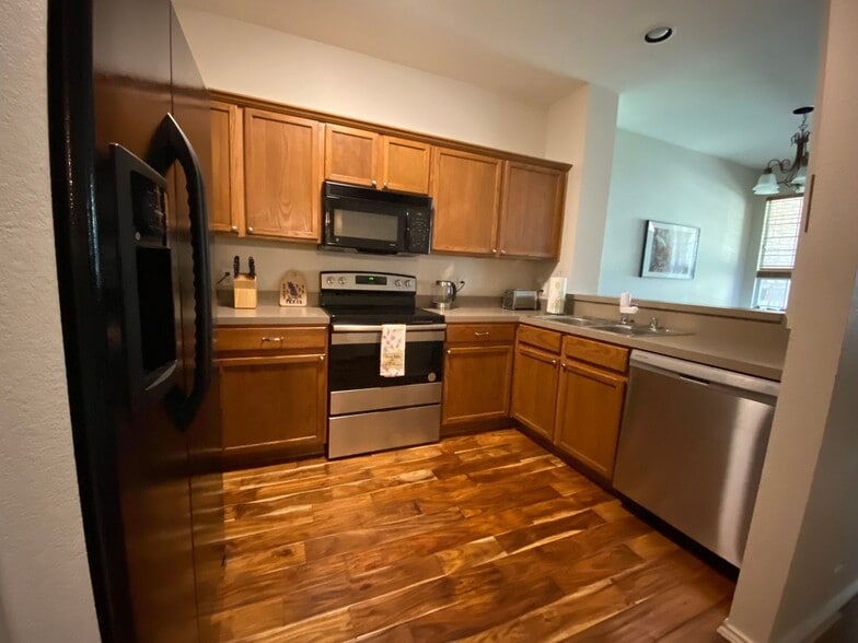 Building Photo - 2218 Central Park Ln