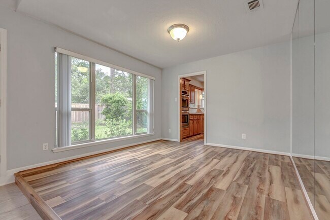 Building Photo - 17 Wishbonebush Rd