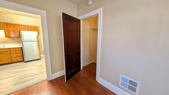 Building Photo - 5042 Mardel Ave