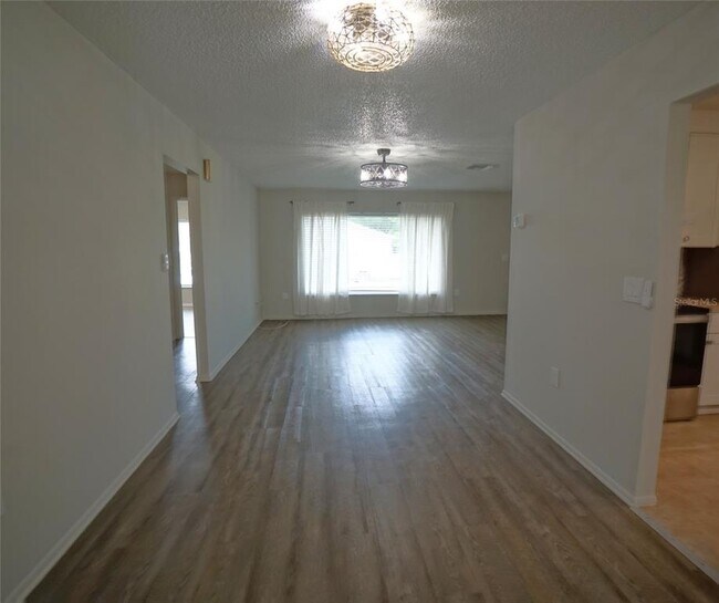 Building Photo - 1010 Mainsail Way