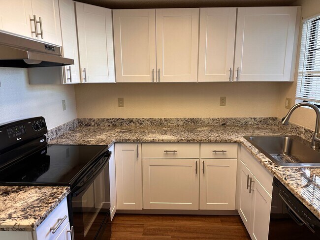 Building Photo - Marina Home in Cypress Cove Neighborhood