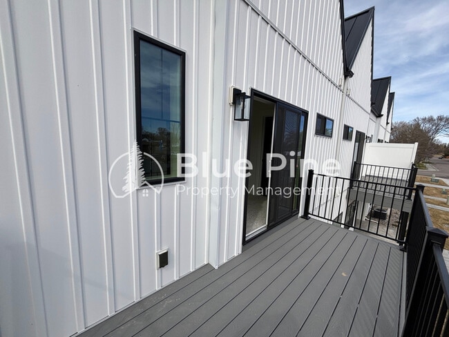 Building Photo - 1367 Latah Ave