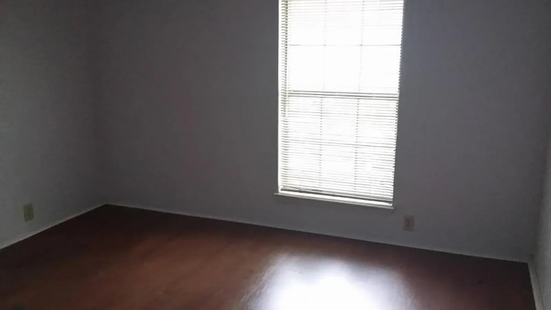 Building Photo - 1709 Woodlawn Pkwy