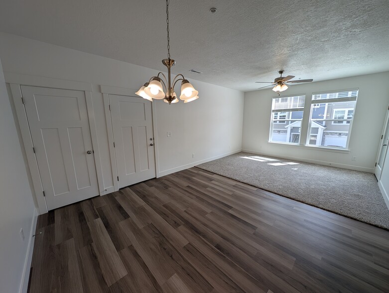 Building Photo - 3993 W Big Horn Dr