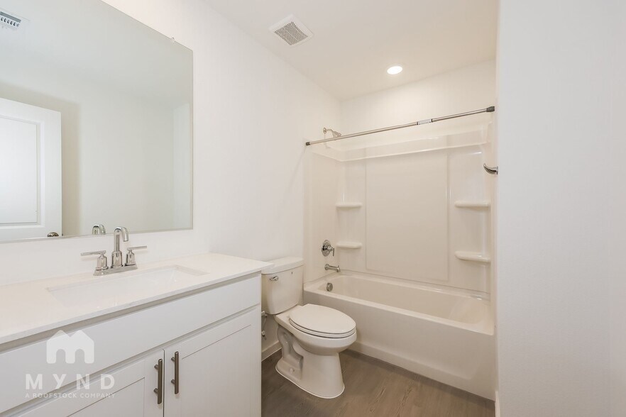 Building Photo - 2708 River Knl Ln