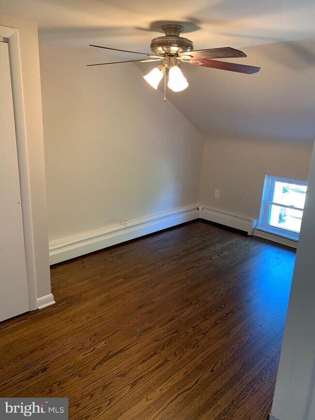 Building Photo - 316 Harry St