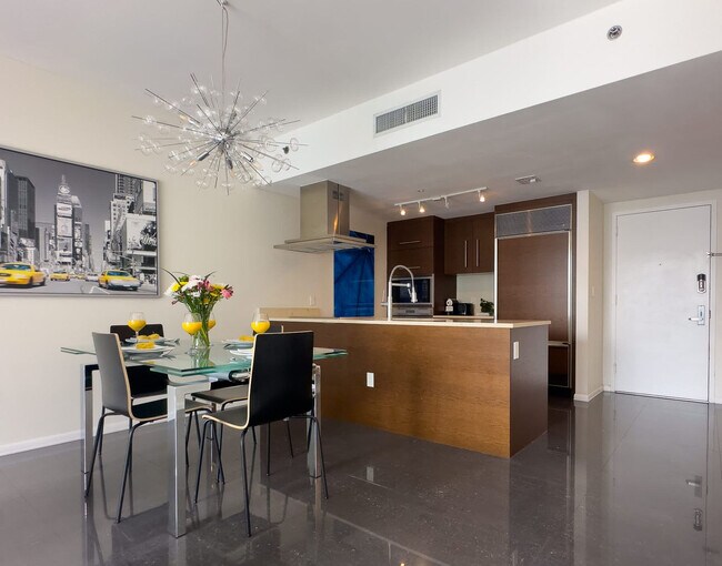 Building Photo - 485 Brickell Ave