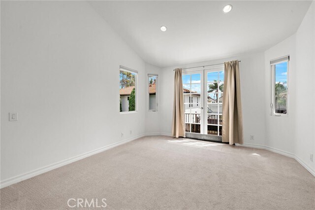 Building Photo - 265 Mesa Dr