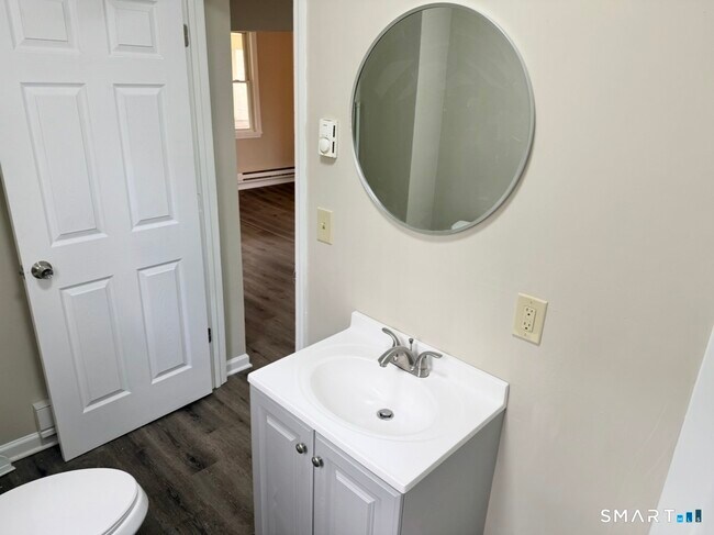 Building Photo - 3 Maple St