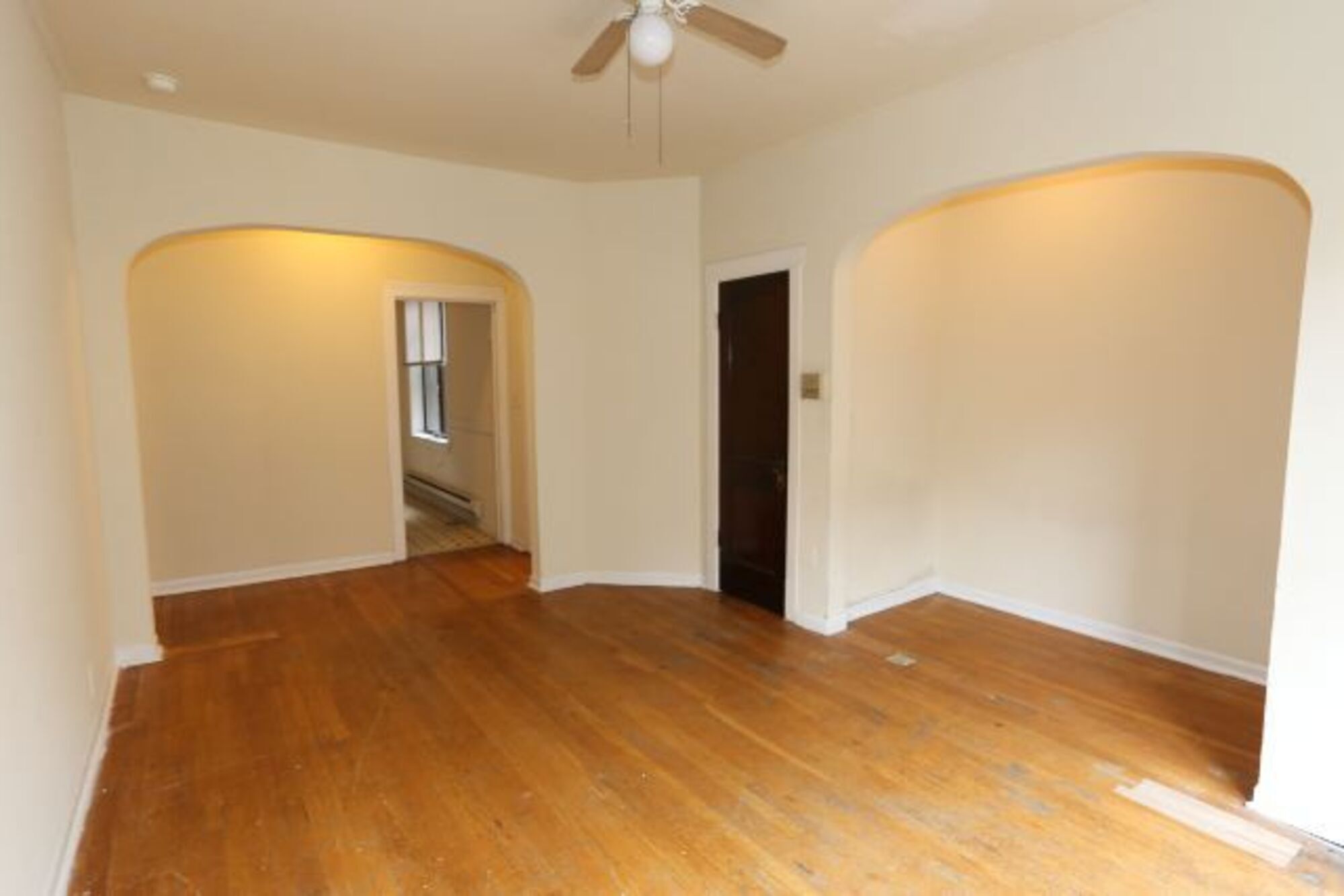 Building Photo - 718 W Barry Ave