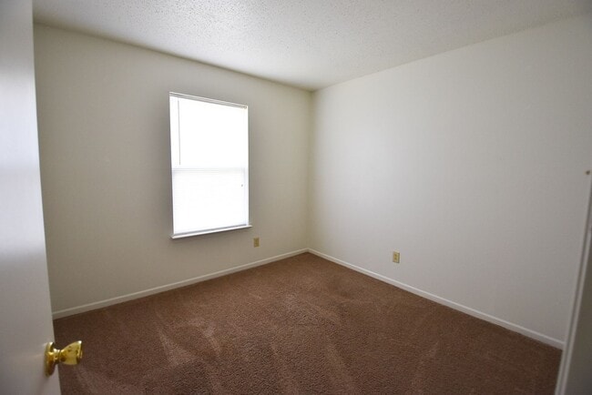 Building Photo - 3 Bedroom House with Garage in Greenfield