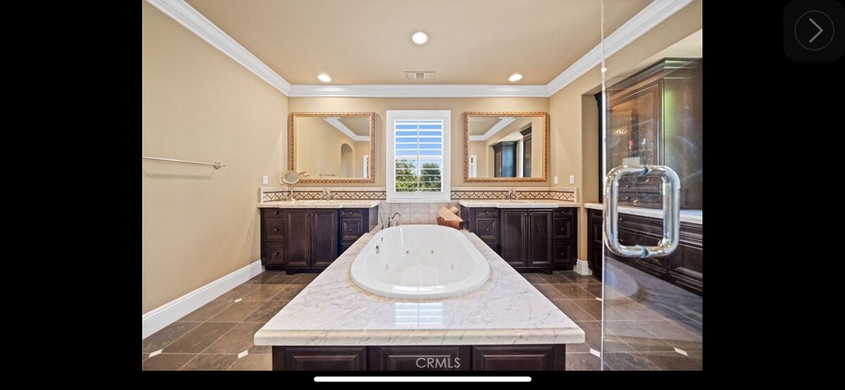 Building Photo - 19668-19663 Three Oaks Ln