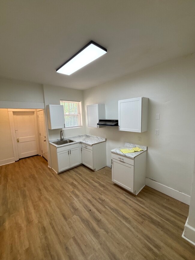 Building Photo - Inglenook 4118