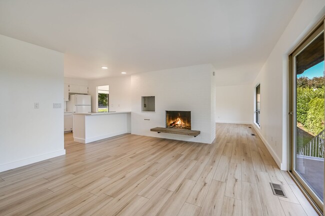 Building Photo - Updated 2 Bedroom House in Magnolia